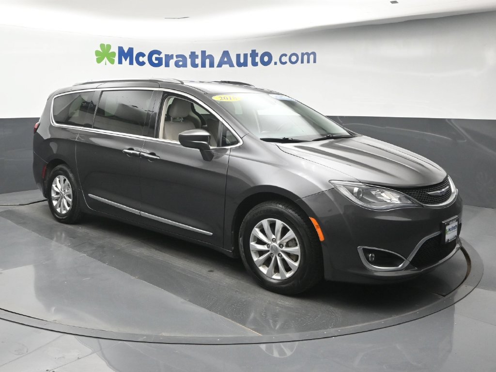 Used 2018 Chrysler Pacifica Touring-L Plus FWD image 2