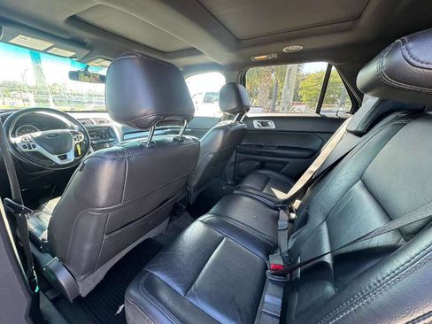 Used 2014 Ford Explorer XLT w/ Equipment Group 202A image 10