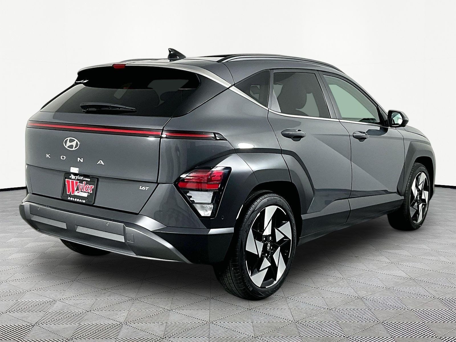 Used 2025 Hyundai Kona Limited FWD image 6