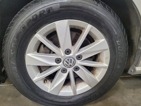 Used 2015 Volkswagen Golf 4-Door FWD image 31