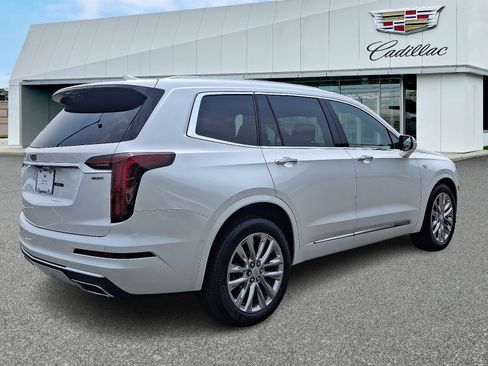Certified 2023 Cadillac XT6 Premium Luxury w/ Platinum Package image 5
