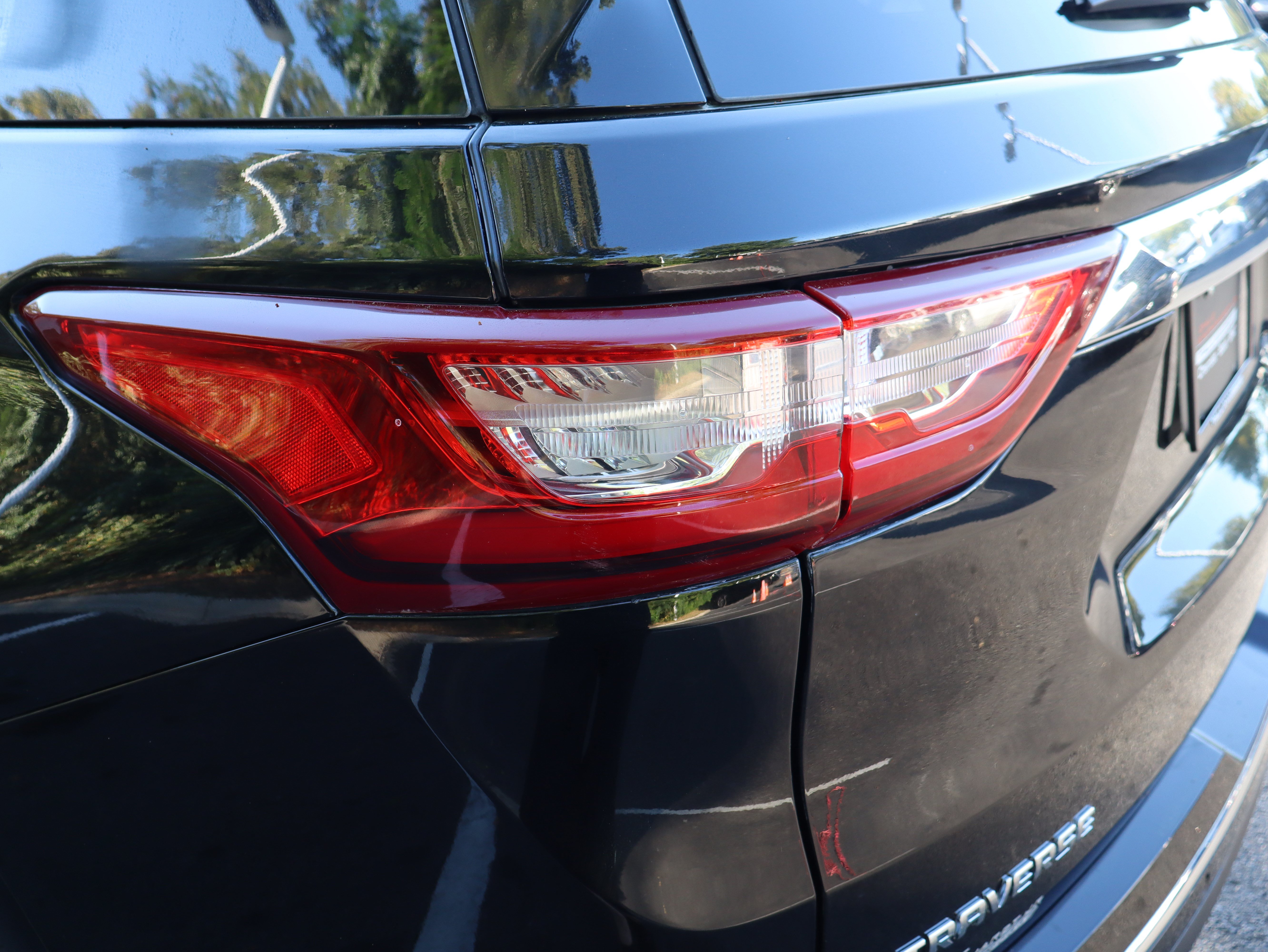 Used 2021 Chevrolet Traverse Premier FWD image 48