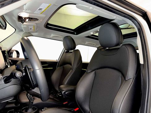 Used 2023 MINI Cooper S image 19