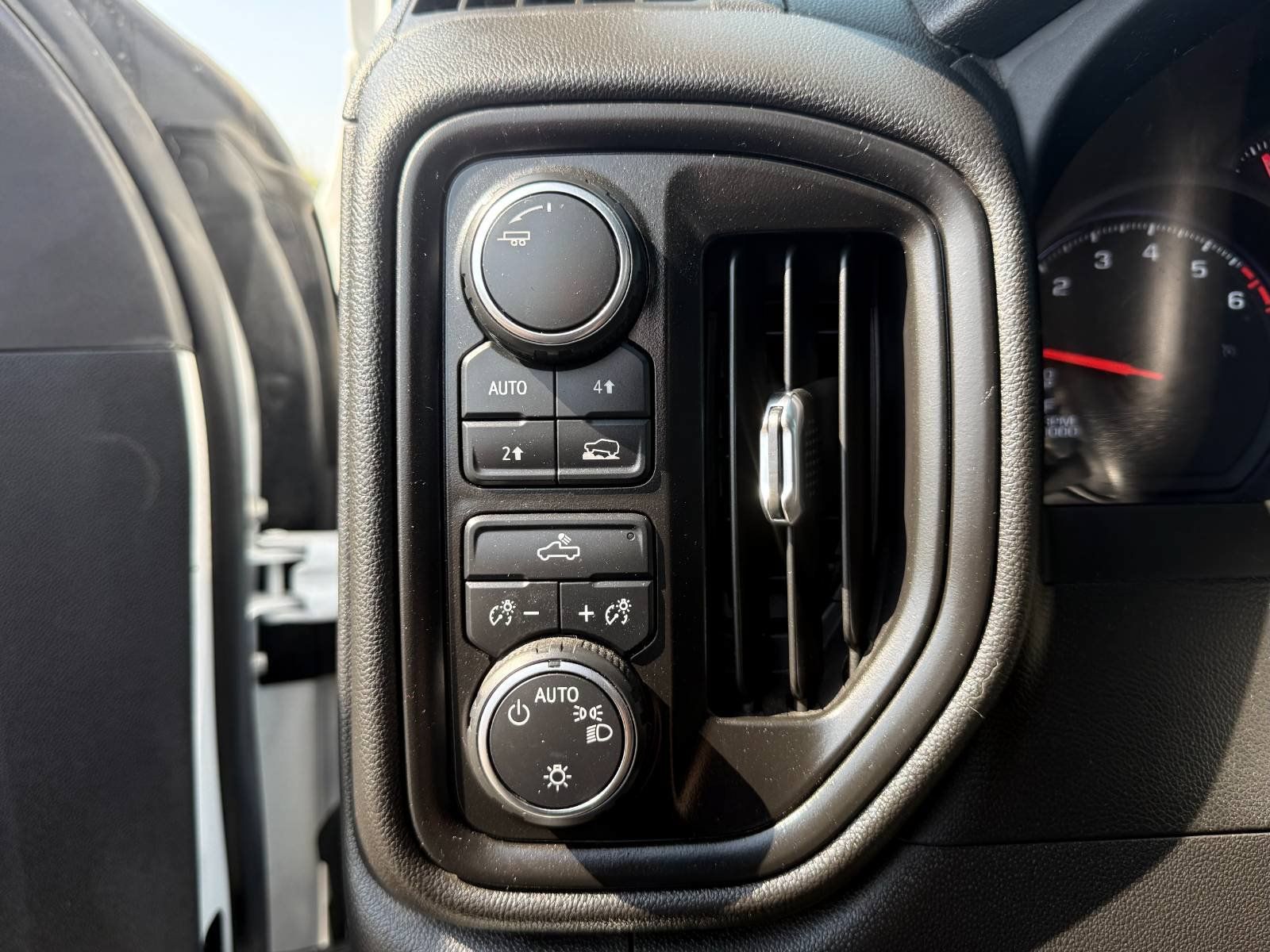Used 2024 Chevrolet Silverado 1500 W/T w/ Trailering Package AWD/4WD image 29