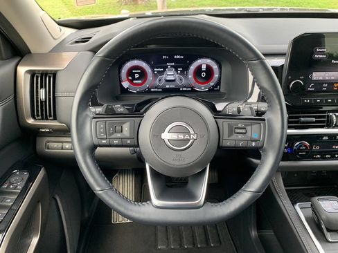 Used 2024 Nissan Pathfinder Platinum FWD image 10