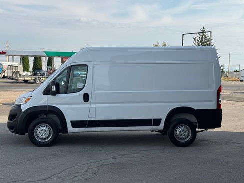 Used 2024 RAM ProMaster 2500 w/ Convenience Group FWD image 10