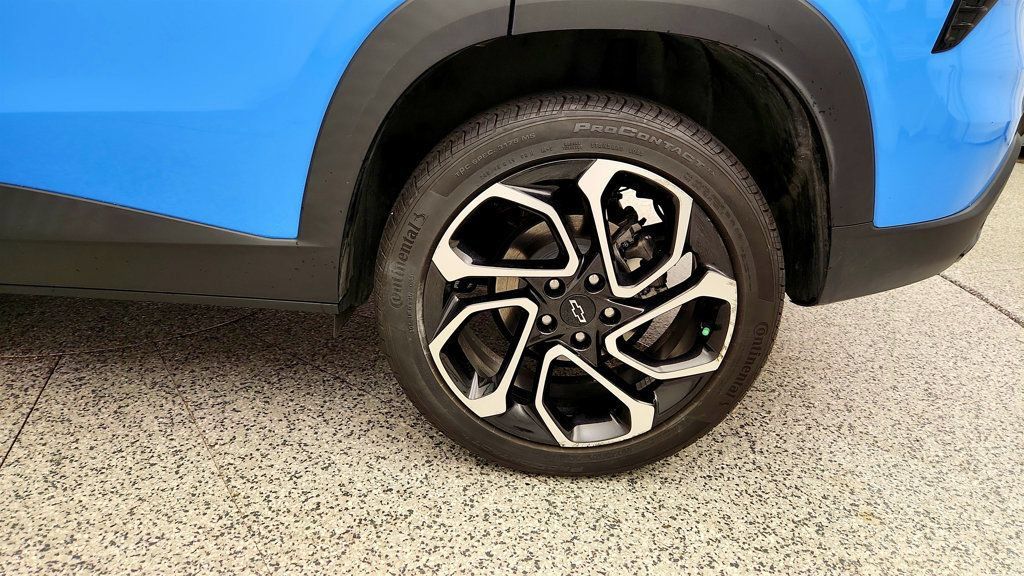 Used 2024 Chevrolet Trax RS w/ Sunroof Package FWD image 9