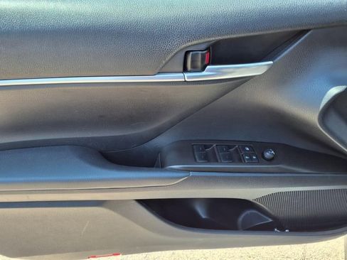 Used 2023 Toyota Camry SE image 9