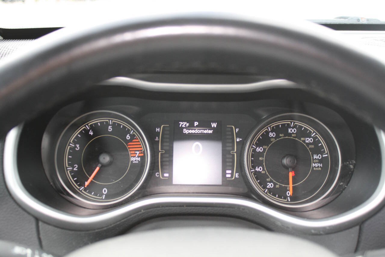 Used 2018 Jeep Cherokee Latitude Plus AWD/4WD image 10