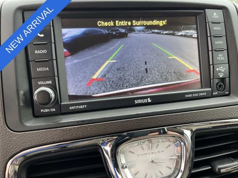 Used 2016 Chrysler Town & Country Touring w/ Driver Convenience Group FWD image 33
