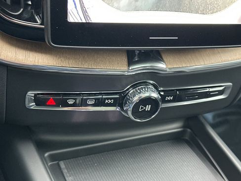 New 2026 Volvo XC60 B5 Ultra AWD/4WD image 17