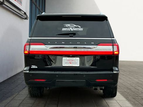 Used 2018 Lincoln Navigator Select w/ Technology Package image 4