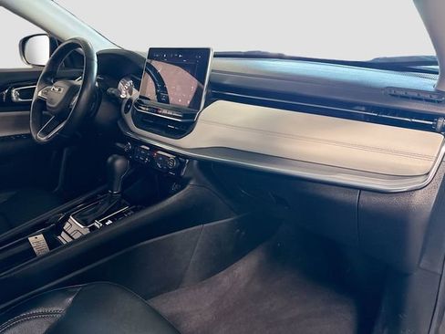 Used 2022 Jeep Compass Limited image 28