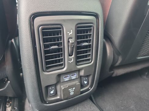 Used 2025 Dodge Durango GT AWD/4WD image 17