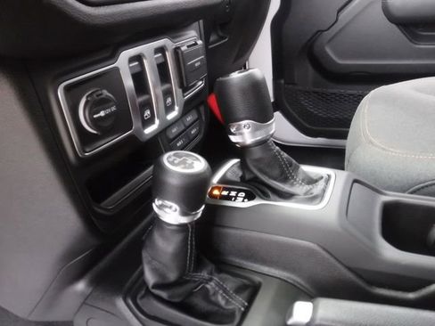 Used 2025 Jeep Wrangler Sport image 18