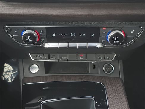 Used 2023 Audi Q5 2.0T Premium w/ Convenience Package image 23