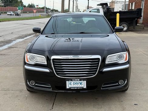 Used 2014 Chrysler 300 AWD w/ Driver Convenience Group image 2