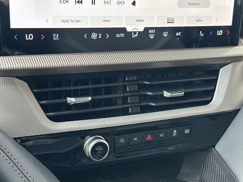 New 2026 Ford Explorer Active w/ Active Comfort Package image 19