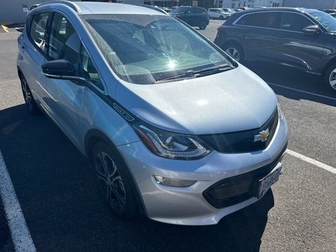 Used 2018 Chevrolet Bolt Premier w/ Driver Confidence II Package FWD image 4