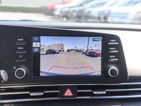 Certified 2025 Hyundai Elantra SE FWD image 33