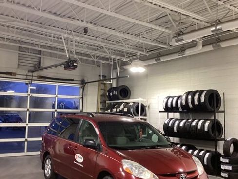 Used 2010 Toyota Sienna LE image 6