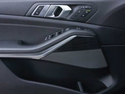 Used 2026 BMW X7 M60i image 28