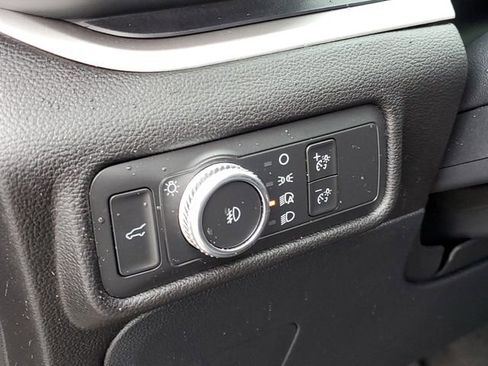 Used 2022 Ford Explorer XLT w/ Equipment Group 202A image 8