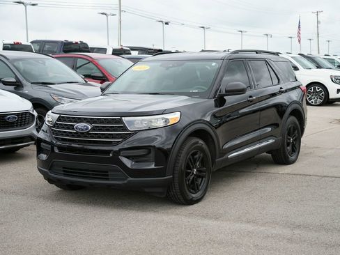 Used 2023 Ford Explorer XLT AWD/4WD image 9