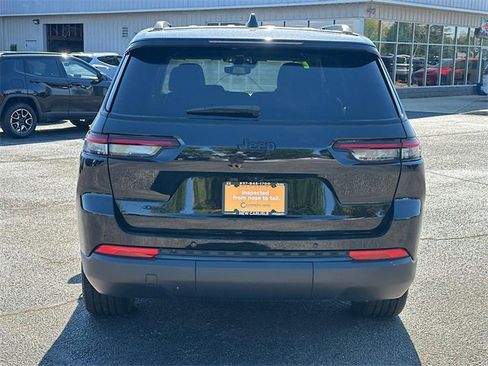 Used 2023 Jeep Grand Cherokee L Laredo image 7