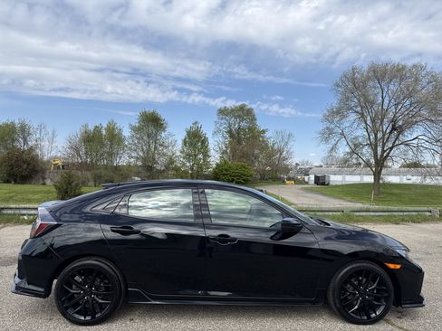 Used 2021 Honda Civic Sport image 2
