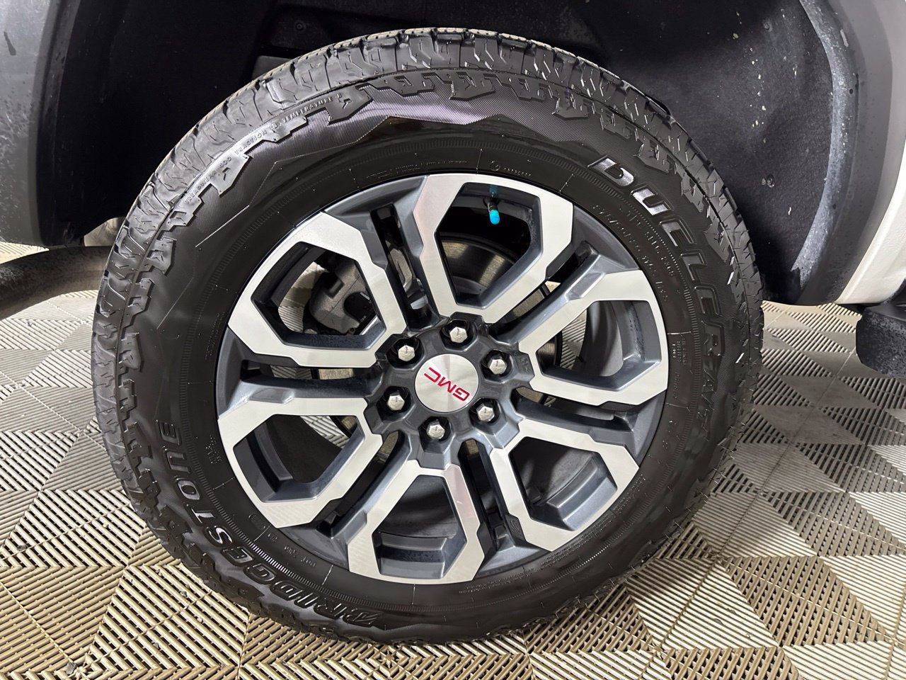 Used 2024 GMC Canyon AT4 w/ Technology Package AWD/4WD image 31