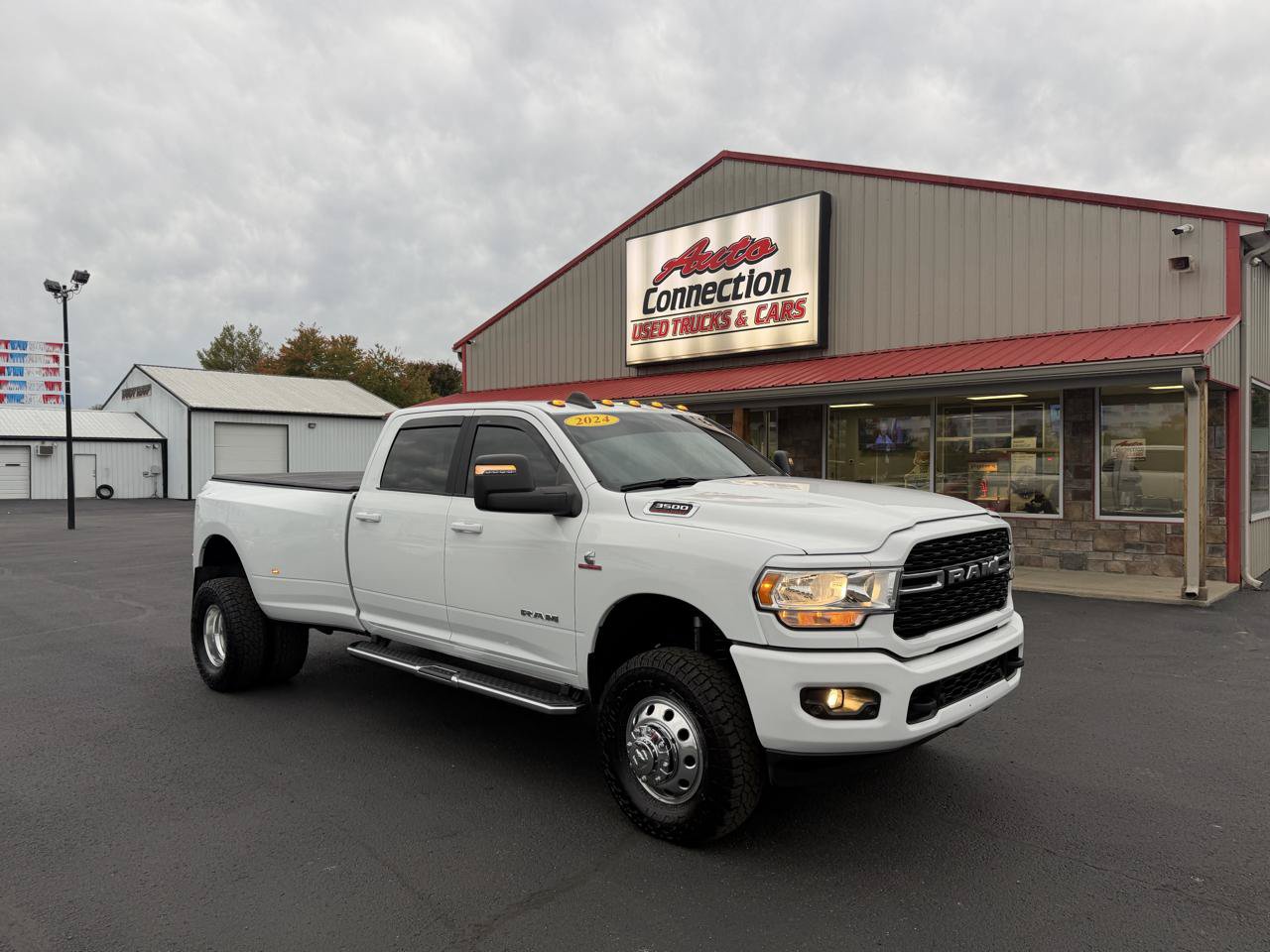 Used 2024 RAM 3500 Big Horn w/ Level 2 Equipment Group AWD/4WD image 2