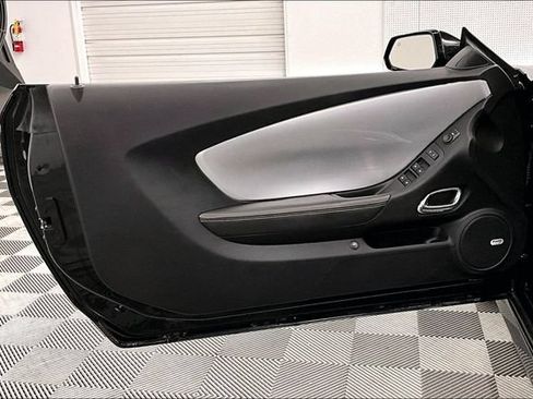 Used 2015 Chevrolet Camaro SS RWD image 20