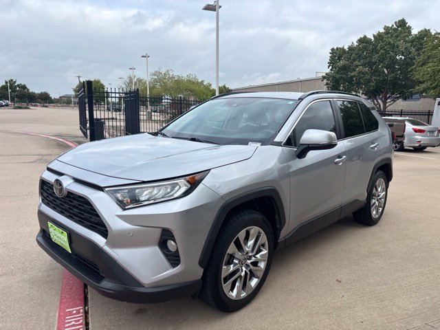 Used 2020 Toyota RAV4 XLE Premium FWD image 1