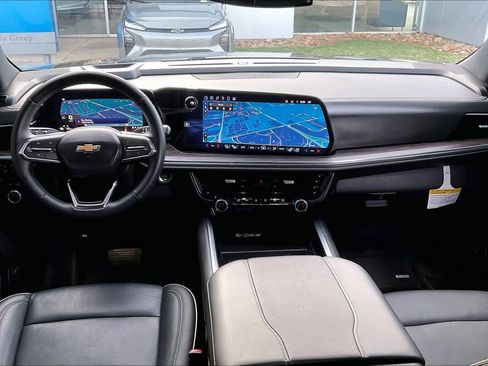 Certified 2025 Chevrolet Suburban Premier image 15