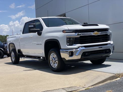 Used 2025 Chevrolet Silverado 2500 LT w/ Convenience Package AWD/4WD image 1