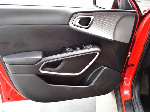 Used 2025 Kia Soul LX w/ LX Technology Package image 17