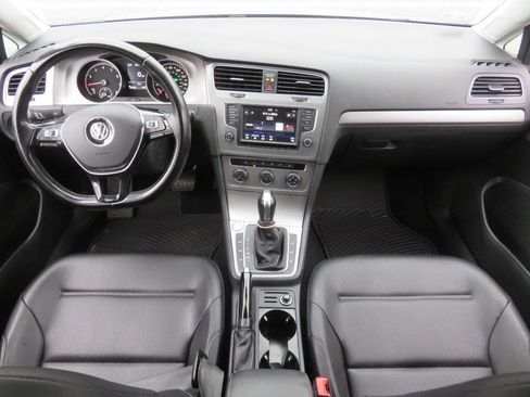 Used 2017 Volkswagen Golf Wolfsburg Edition image 11