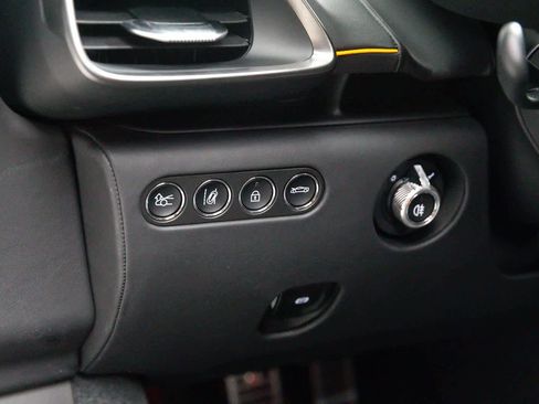 Used 2023 McLaren Artura image 21