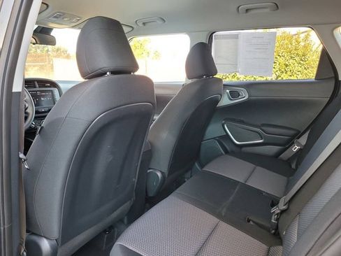 Certified 2025 Kia Soul LX w/ LX Technology Package FWD image 16