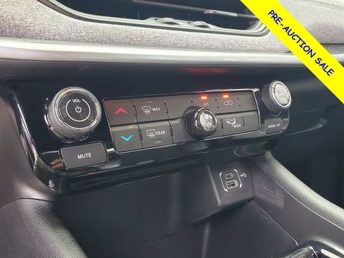 Used 2023 Jeep Compass Latitude AWD/4WD image 29