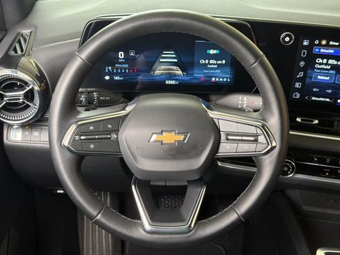 Used 2026 Chevrolet Equinox LT FWD image 4