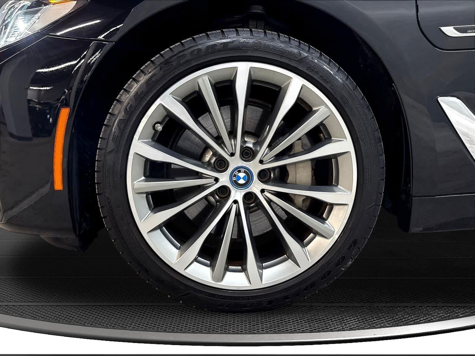 Used 2023 BMW 530e xDrive w/ Premium Package AWD/4WD image 34