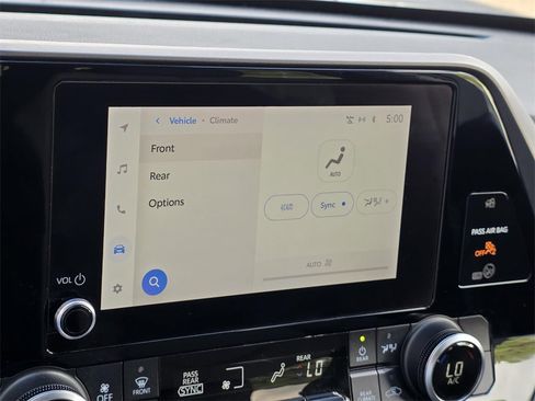 Used 2023 Toyota Highlander LE image 19