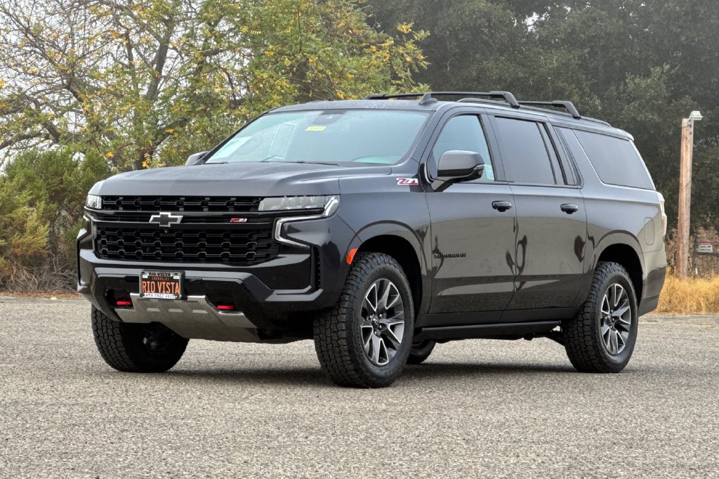 Used 2023 Chevrolet Suburban Z71 w/ Luxury Package AWD/4WD image 8