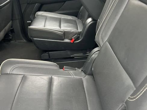 Used 2023 Chevrolet Suburban Premier image 6