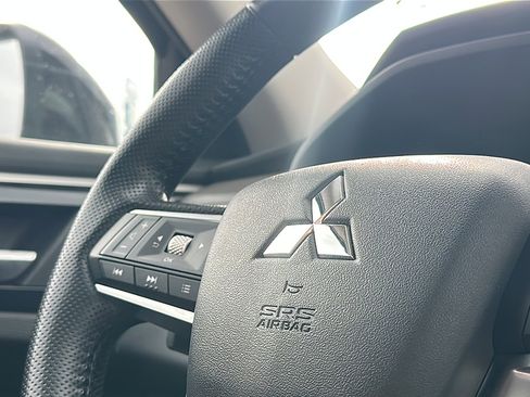 Used 2024 Mitsubishi Outlander SE image 19