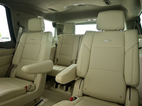 Used 2025 Cadillac Escalade Sport Platinum w/ LPO, ONYX Package image 35