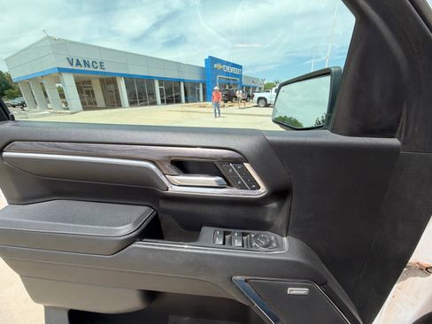 Used 2024 Chevrolet Silverado 1500 LTZ AWD/4WD image 16