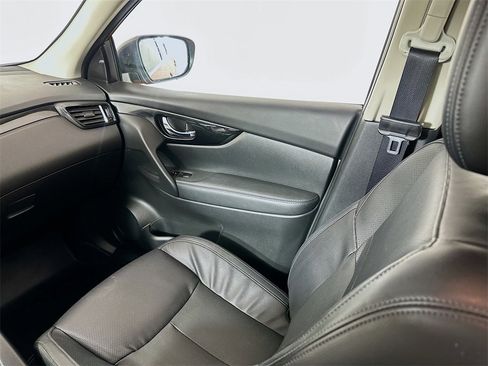 Used 2022 Nissan Rogue Sport SL w/ Premium Package image 24